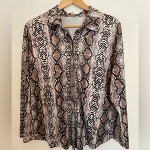 DAVI & Dani‎ Women’s Button Up Snake Print Top Size S
